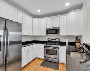 268 Victoria Drive - Photo Thumbnail 6