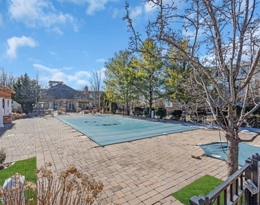 268 Victoria Drive - Photo Thumbnail 3