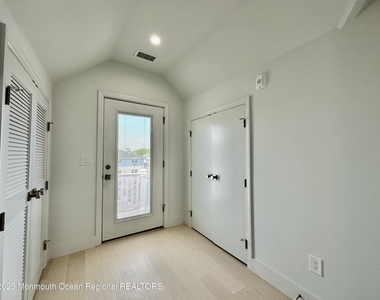1000 Grand Avenue - Photo Thumbnail 1