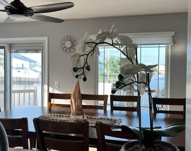 220 Catherine Lane - Photo Thumbnail 6