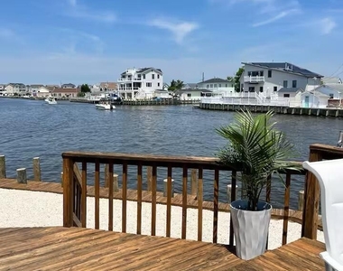 220 Catherine Lane - Photo Thumbnail 21