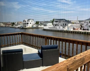 220 Catherine Lane - Photo Thumbnail 11