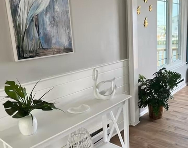 220 Catherine Lane - Photo Thumbnail 2
