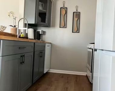 220 Catherine Lane - Photo Thumbnail 4