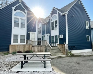 127 Blaine Avenue - Photo Thumbnail 4