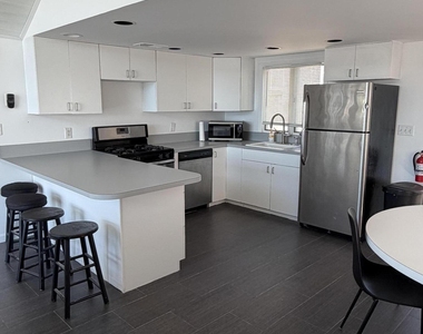 133 Randall Avenue - Photo Thumbnail 7