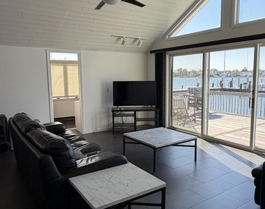 133 Randall Avenue - Photo Thumbnail 8