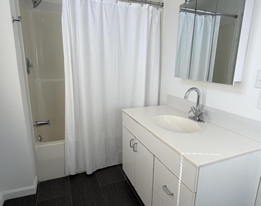 133 Randall Avenue - Photo Thumbnail 3