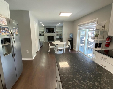 511 W Park Avenue - Photo Thumbnail 5