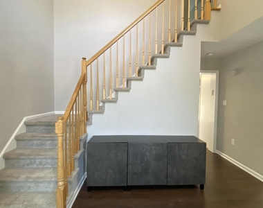 511 W Park Avenue - Photo Thumbnail 2