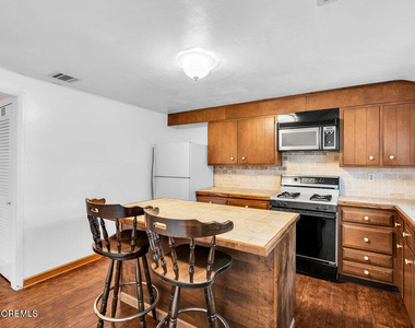 918 Charles Drive - Photo Thumbnail 24