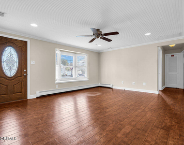 918 Charles Drive - Photo Thumbnail 15