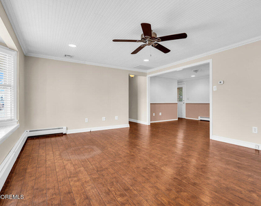 918 Charles Drive - Photo Thumbnail 14