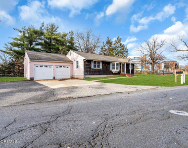 918 Charles Drive - Photo Thumbnail 7