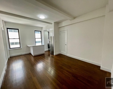 East 46 Street - Photo Thumbnail 2