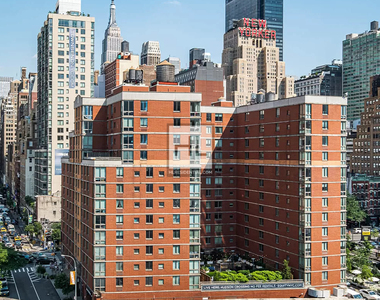 West 37th Street - Photo Thumbnail 3