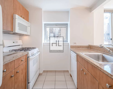 West 37th Street - Photo Thumbnail 1