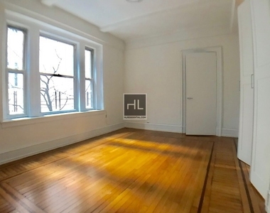 West 55 Street - Photo Thumbnail 2