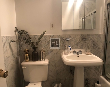 East 83 Street - Photo Thumbnail 3