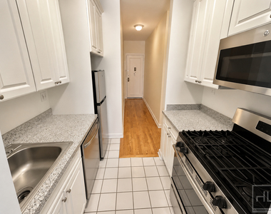 West 10th Street - Photo Thumbnail 3