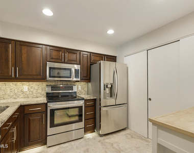 9355 N 91st Street - Photo Thumbnail 3