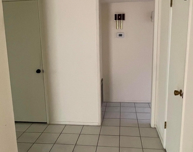 10524 W Saratoga Circle - Photo Thumbnail 4