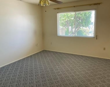 10524 W Saratoga Circle - Photo Thumbnail 6
