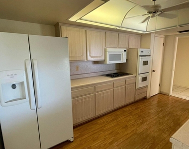 10524 W Saratoga Circle - Photo Thumbnail 1