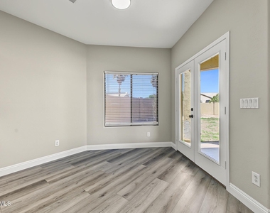 29212 N Shannon Drive - Photo Thumbnail 16