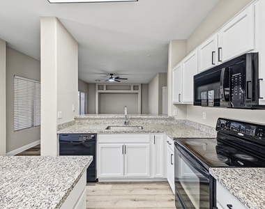 29212 N Shannon Drive - Photo Thumbnail 20