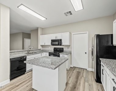 29212 N Shannon Drive - Photo Thumbnail 17
