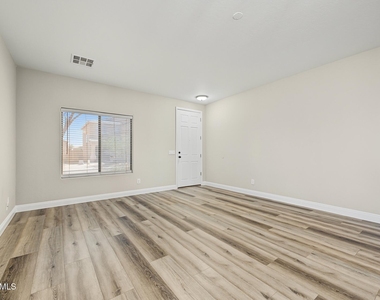 29212 N Shannon Drive - Photo Thumbnail 8