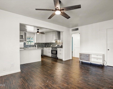 3026 N 15th Street - Photo Thumbnail 3