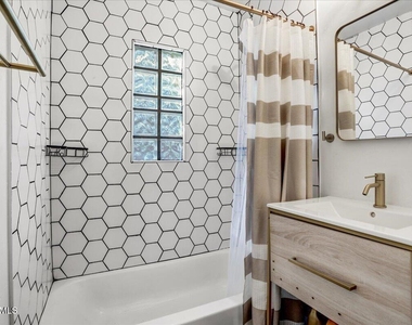 3026 N 15th Street - Photo Thumbnail 8