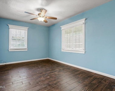 3026 N 15th Street - Photo Thumbnail 6