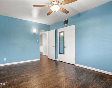 3026 N 15th Street - Photo Thumbnail 7