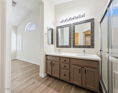 3211 E Kristal Way - Photo Thumbnail 13