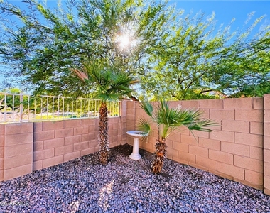 3211 E Kristal Way - Photo Thumbnail 24