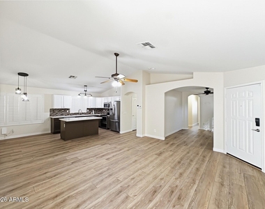 3211 E Kristal Way - Photo Thumbnail 4