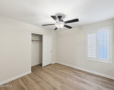 3211 E Kristal Way - Photo Thumbnail 16