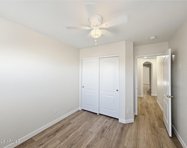 3211 E Kristal Way - Photo Thumbnail 20