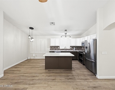 3211 E Kristal Way - Photo Thumbnail 5