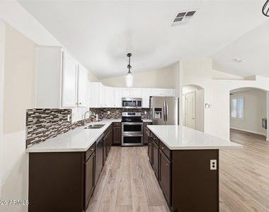 3211 E Kristal Way - Photo Thumbnail 6