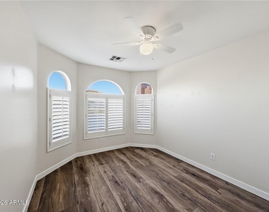 3211 E Kristal Way - Photo Thumbnail 19