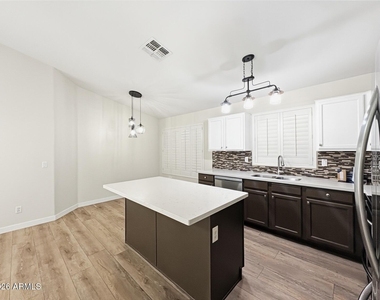 3211 E Kristal Way - Photo Thumbnail 8