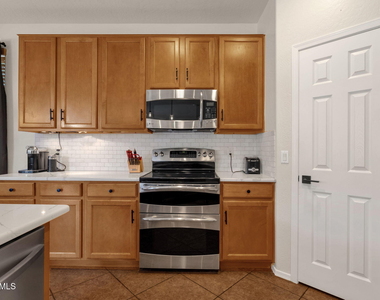 8335 W Molly Lane - Photo Thumbnail 11