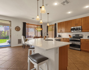 8335 W Molly Lane - Photo Thumbnail 12