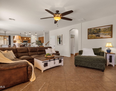8335 W Molly Lane - Photo Thumbnail 7