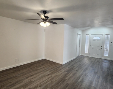 8926 N 55th Avenue - Photo Thumbnail 1