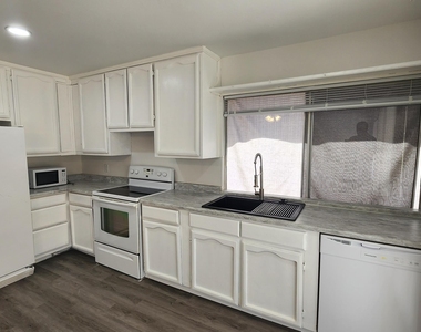 8926 N 55th Avenue - Photo Thumbnail 5